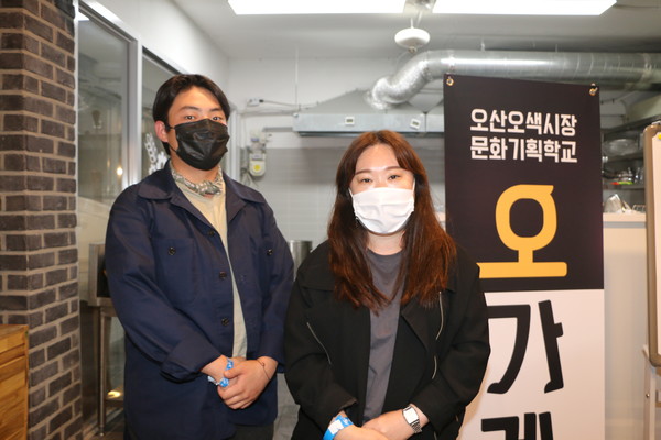 문화전파사 박모아 대표(오른쪽)와 최근혁 콘텐츠기획팀 새싹삼. ⓒ뉴스Q 장명구 기자