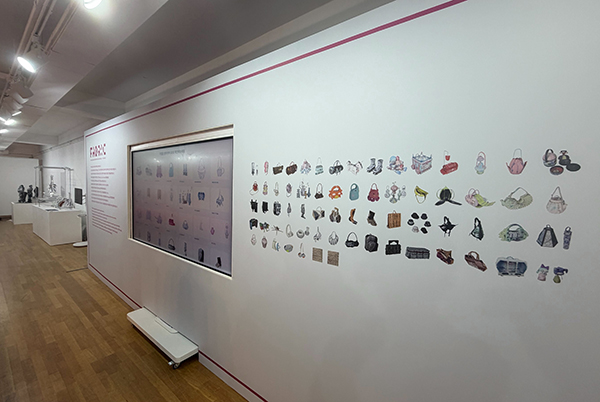 홍익대학교 홍익패션위크에 미타운의 3D 솔루션을 활용해 전시한 사진.