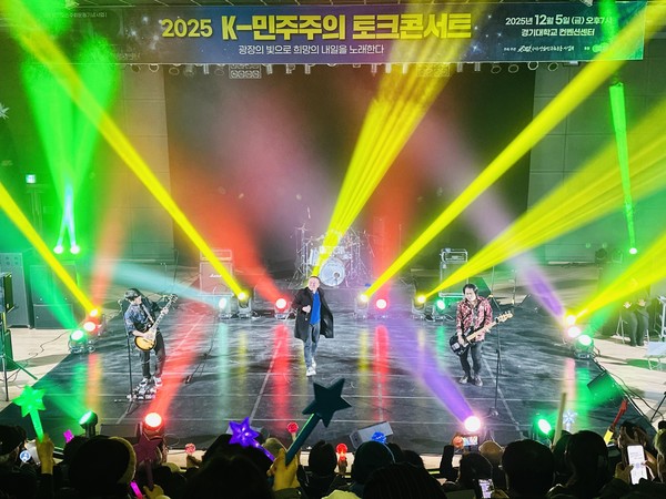 4인조 펑크락 밴드인 T.A-COPY(타카피) 공연.